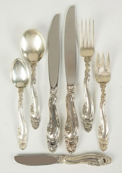 Antique Silver Decor, Antique Silverware Vintage Cutlery, Vintage Cutlery Set, Vintage Cutlery Aesthetic, Cool Silverware, Cute Cutlery Set, Funky Silverware, Fancy Utensils, Victorian Cutlery