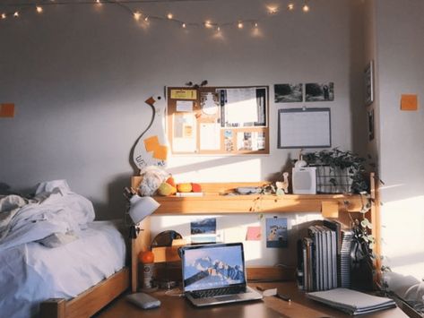 Dorm Sweet Dorm, Dorm Inspiration, Dorm Room Inspiration, College Room, Dorm Life, White Sheets, Room Goals, College Dorm Rooms, Dream Rooms