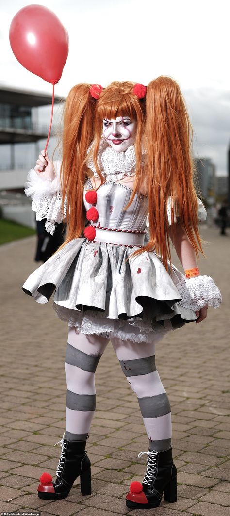 Penny Wise Cosplay, Pennywise Photoshoot, Pennywise Costume Female, Penny Wise Costume, Female Pennywise Costume, Female Pennywise, Halloween Costumes Inspiration, Pennywise Halloween Costume, Pennywise Cosplay