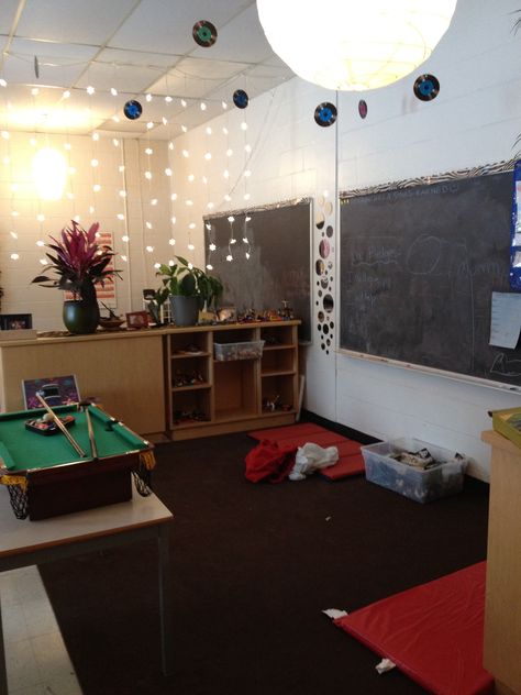 School age child care class room Daycare Room Ideas, Daycare Spaces, Childcare Rooms, School Age Activities, After School Care, Daycare School, After School Club, Relaxation Room, Class Room