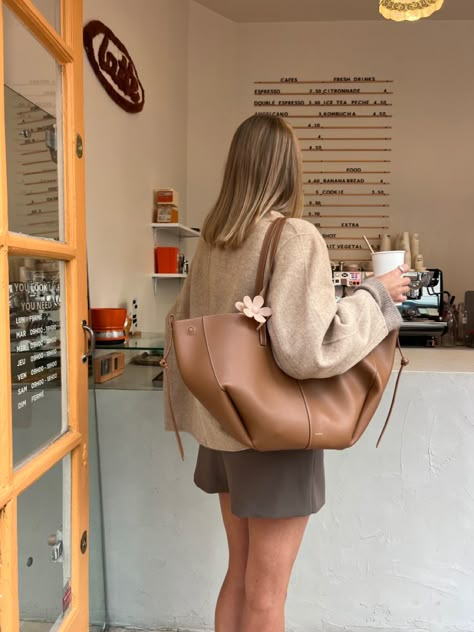 Ig mmequeenb Fall Trends Outfits, Daily Outfit Inspiration, Chai Latte, Flower Hair Clip, Chic Bags, Pretty Bags, Spring Fashion Trends, Fashion People, Basic Outfits