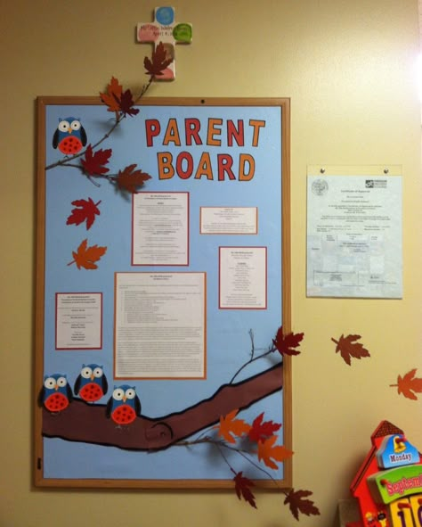 Fun three-dimensional parent board for fall... Daycare Rooms Setup Toddlers, Church Preschool Room Ideas, Homeschool Room Ideas Preschool, Parent Board Ideas Daycare, Inhome Daycare, Daycare Room Ideas, School Council, Daycare Setup, Infant Daycare