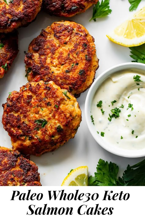 Whole30 Salmon Cakes, Whole 30 Salmon Patties, Gluten Free Salmon Cakes, Whole 30 Salmon Recipes, Whole 30 Salmon Cakes, Salmon Recipes Paleo, Paleo Salmon Patties, Keto Salmon Cakes, Easy Aioli