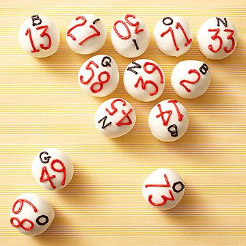 Bingo Party: Dessert Dip doughnut holes in white chocolate and pipe on letters and numbers. Bingo Cupcakes, Bingo Cookies, Bingo Fundraiser, Bingo Event, Purse Bingo, Bingo Cake, Planning A Birthday Party, Bingo Balls, Bingo Party