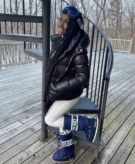 Navy Blue Moon Boots Outfit, Blue Moon Boots Outfit, Moonboots Outfits Black Women, Moon Boots Outfit Black Woman, Snow Outfits For Black Women, Moon Boots Outfit Winter, Moonboots Outfits, Moon Boots Outfit, Snow Outfits For Women