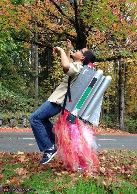 Pete: My son, Peter is wearing our homemade Jet Pack costume. My kids and I enjoy making homemade Halloween costumes every year. Peter got the idea online. Clothes were all purchased... Jet Pack Costume, Diy Jet Pack, 2015 Halloween Costumes, Jet Pack, Diy Halloween Games, Easy Halloween Party, Homemade Costume, Costume Works, Homemade Halloween Costumes