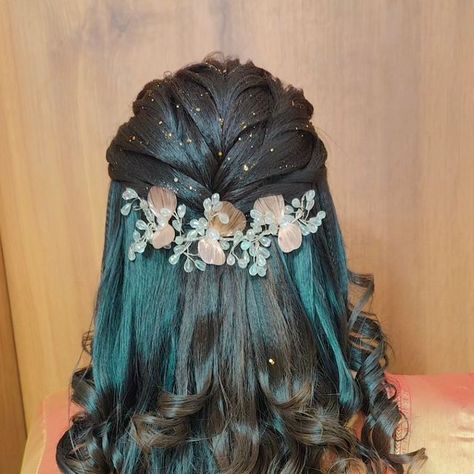 Komal Chovtiya on Instagram Hairstyles For Short Hair In Wedding, Cute Hairstyles For Short Hair For Wedding, Hairstyle For Wedding For Short Hair, Hairstyles For Medium Length Hair Traditional, Hair Styles Wedding Bride, Choti Hairstyle For Lehenga, Hair Styles For Short Hair Wedding Ideas, Short Hair Indian Hairstyles, Hair Styles For Long Hair Length