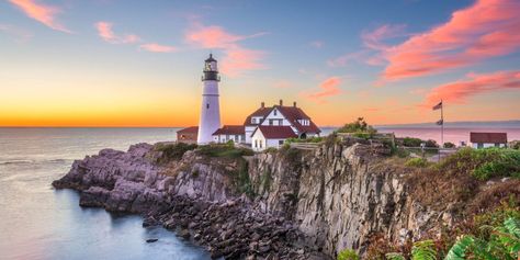 Best Maine Family Vacation Destinations: Family Vacation Critic Maine Road Trip, Cape Elizabeth Maine, East Coast Usa, Portland Head Light, Maine Lighthouses, Cape Elizabeth, New England Road Trip, Maine Vacation, Cool Places