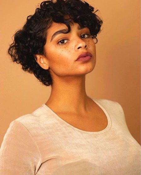 Short Curly Hairstyles for Women - Curly hair can be hard to manage sometimes. There are coils of hair that people think is a mess. Aiyana Lewis, Short Curly Hairstyles For Women, Short Curly Hairstyles, Lob Haircut, Haircuts For Curly Hair, Curly Hair Women, Curly Hair With Bangs, Curly Bob Hairstyles, Hairstyles For Round Faces