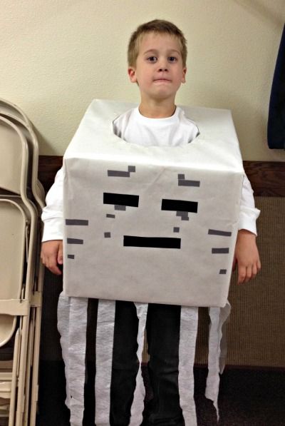 Minecraft ghast costume. #easy, #quick, #halloween costumes Minecraft Props, Diy Minecraft Costume, Banana Ghost, Minecraft Halloween Costume, Ghost Pops, Spider Cupcakes Halloween, Minecraft Diy, Minecraft Bday, Minecraft Costumes