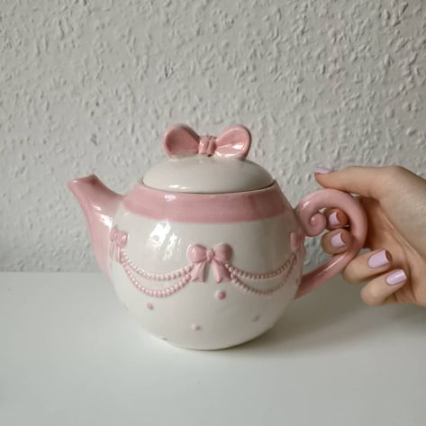 Insta @stylishcath Pink Apartment Decor, Pink Tea Cups, Cr7 Jr, Handmade Mugs, Pottery Animals, Measuring Cups Set, Pretty Mugs, Creative Coffee, Clay Teapots