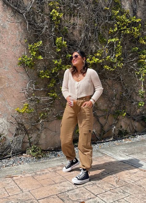 Cargo Pants With Converse, Krista Perez, High Top Converse Outfit, Cooler Weather Outfits, Cargo Pants Outfit Ideas, Outfits Cargo, Outfits Latina, Pants Crochet, High Tops Outfit