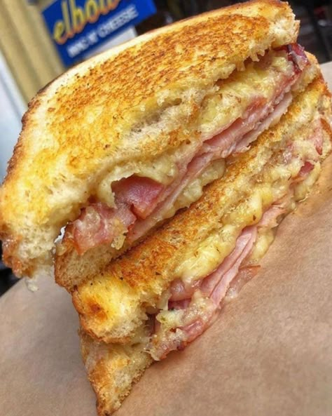 Ham Grilled Cheese, Ham And Cheese Sandwiches, Foods Aesthetic, Cheese Melt, Ham Sandwiches, Ham And Cheese Sandwich, Makanan Diet, Food Therapy, Yummy Comfort Food