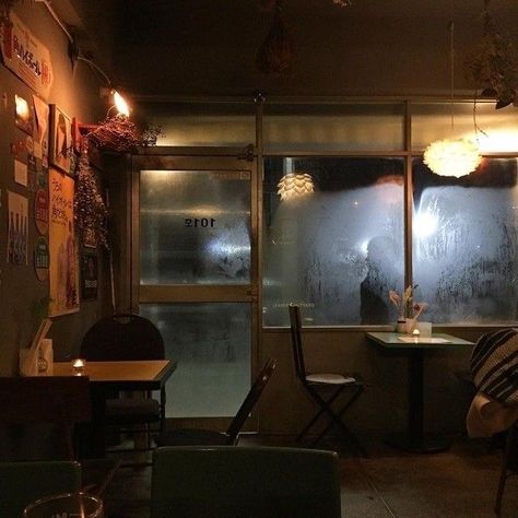 Late Night Kitchen Aesthetic, Slum Aesthetic, Cafe At Night, Cinematic Photography, Vintage Market, Night Aesthetic, City Aesthetic, Pretty Places, Metropolis