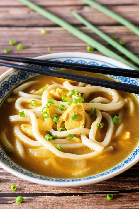 Chicken Udon, Udon Recipe, Udon Soup, Udon Noodle Soup, Curry Udon, Cinnabon Cinnamon Rolls, Noodle Recipes Easy, Curry Noodles, Japanese Curry