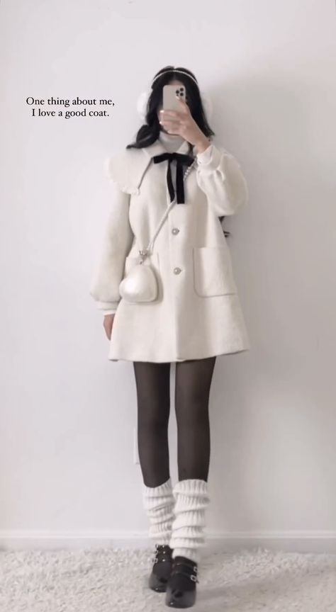 Coats For Women Aesthetic, Cute Formal Winter Outfits, Kdrama Outfits Winter, Its Ok Not To Be Ok Outfits, Chinese Fashion Cute, Winter Outfits With Long Coat, Petite Women Winter Outfit, Kpop Concert Outfit Winter, What To Wear To Nutcracker Ballet