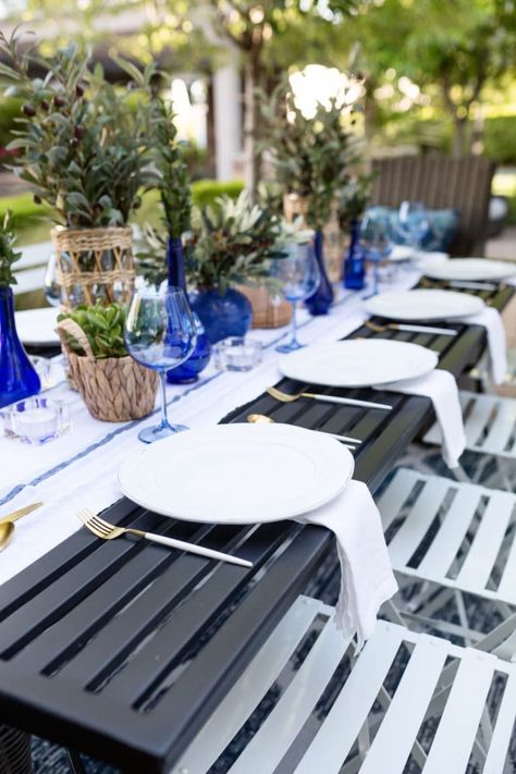 Alfresco Dining Ideas, Mediterranean Dinner Party, Bohemian Backyard Party, Green Charger Plates, Mediterranean Party, Mediterranean Dinner, Backyard Dinner, Surprise 60th, Bohemian Backyard