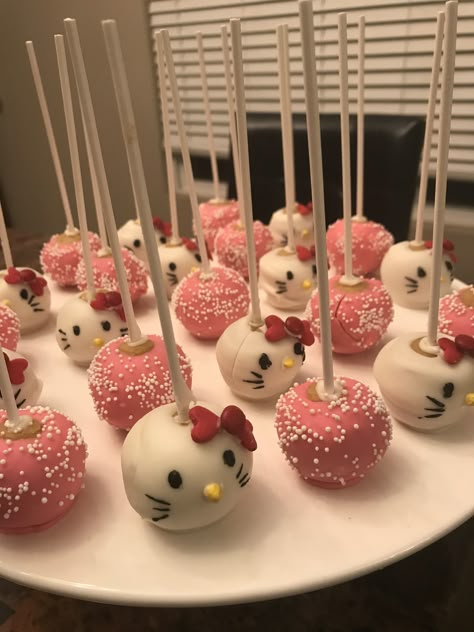 Hello Kitty Torte, Hello Kitty Cake Pops, Kitty Cake Pops, Tort Hello Kitty, Bolo Da Hello Kitty, Hello Kitty Baby Shower, Hello Kitty Birthday Theme, Kitty Birthday Cake, Hello Kitty Theme Party