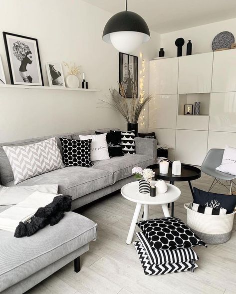 Classy Living Room, Decor Shelves, Home Decor Shelves, Scandinavian Style Interior, Black And White Decor, Nautical Home, Residential Interior Design, Modern Cabin, Vintage Kitchen Decor