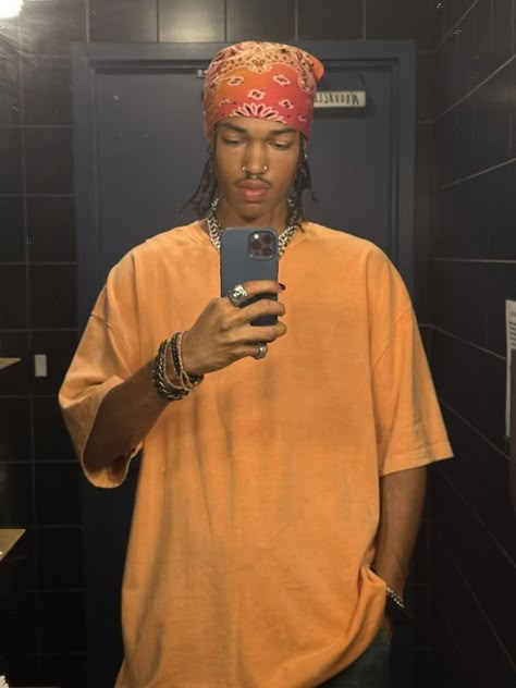 Black Guys Outfits Aesthetic, Dreads With Bandana Men, Earthy Boy Outfits, Boho Outfits Men, Bandana Outfit Men, Earthy Black Men, Mens Festival Outfits, Black Men Aesthetic, Black Male Fashion