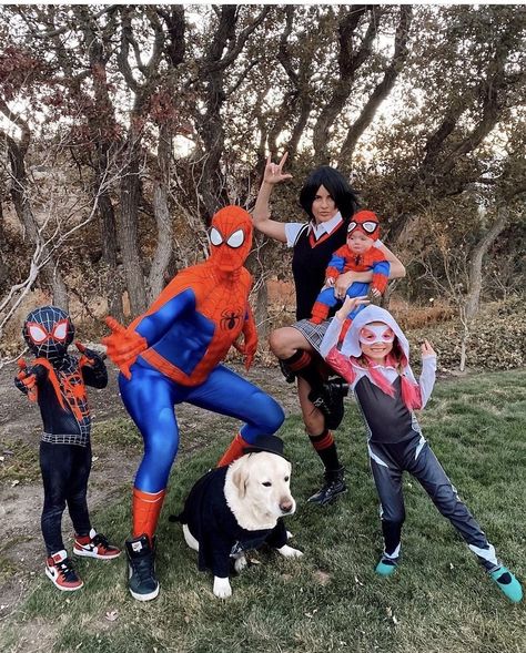 Costume Family, Family Halloween Party, Hero Costumes, Family Costumes, Family Halloween Costumes, Super Hero Costumes, Family Halloween, Spider Verse, Pink Peonies