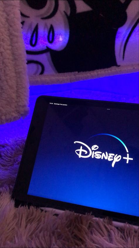 Disney Plus Aesthetic, Disney Movie Night, Aesthetic Ipad, Tv Miniseries, Top Tv Shows, Sports Movies, Night Film, Iptv Subscription, Tv Documentary