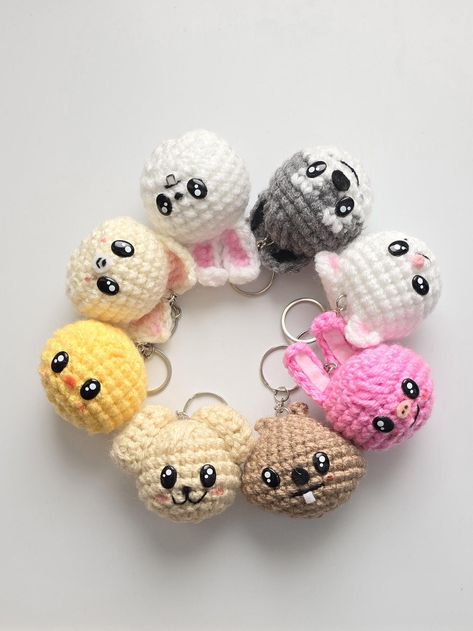 Kpop Stray Kids 닫기 SKZOOs. the cutest most adorable hand-crocheted handbag charms for STAYs. A must-have accessory for every Stay!! For kpop fans of SKZ featuring group members: Bang Chan, Lee Know, Changbin, Hyunjin, Han, Felix, Seungmin, and I.N.  8 SKZOOs available: 1) Wolf Chan 2) Leebit 3) Dwaekki 4) Jiniret 5) HAN QUOKKA  6) BbokAri 7) PuppyM 8) Foxl.Ny Handmade with love by Cana using 100% acrylic yarn and polyester filling. Stray Kids Concert Freebies, Stray Kids Accessories, Stray Kids Crochet Pattern, Aesthetic Things To Crochet, Stray Kids Freebies, Stray Kids Crochet, Straykids Crochet, Skzoo Crochet, Skz Crochet