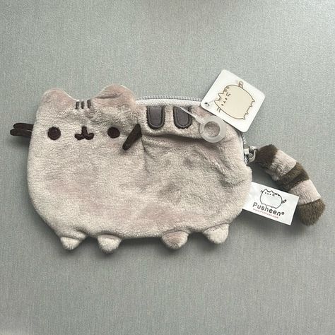 Pusheen Wallet/Coin Purse Pusheen Aesthetic, Pusheen Keychain, Pastel E Girl, Pink Pusheen, Feeling Cute Might, Pink Baseball Hat, Boys Wardrobe, Toro Inoue, Hair Socks