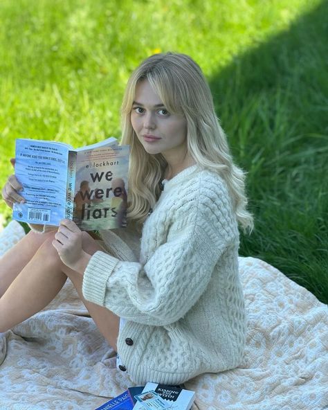 Emily Lind (@emilylind) • Instagram photos and videos Emily Lind, Emily Alyn Lind, We Were Liars, Gwen Stacy, Adaptation, Comforters Cozy, Muse, Photo And Video, Instagram Photos