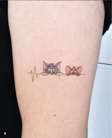 Tom And Jerry Tattoo Ideas, Tom And Jerry Tattoo, Funny Small Tattoos, Cute Disney Tattoos, Disney Sleeve Tattoos, Jerry Tattoo, Small Girly Tattoos, Tom Et Jerry, Tatuaje A Color