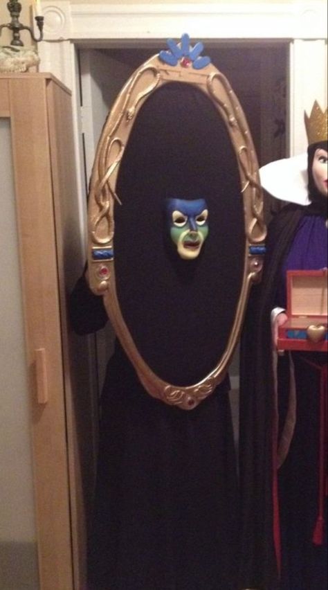 Mirror From Shrek, Shrek Mirror Costume, Shrek Magic Mirror, Shrek Costume Ideas Diy, Shrek Costumes Ideas, Shrek Mirror, Magic Costume Ideas, Shrek Themed Costumes, Shrek Halloween Decorations