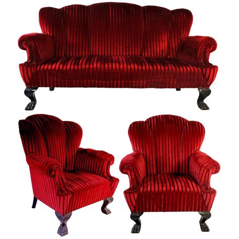 Beautiful baroque seating set consisting of a sofa and two armchairs. Extraordinary workmanship of the woods made according to the canons of the time.  Measures sofa: Depth 75 cm, width 182 cm, height 110 cm. Two Armchairs, Gothic Furniture, Goth Home Decor, Sofa Seats, Awesome Bedrooms, Décor Diy, Disney Films, Dream House Decor, Eames Lounge Chair