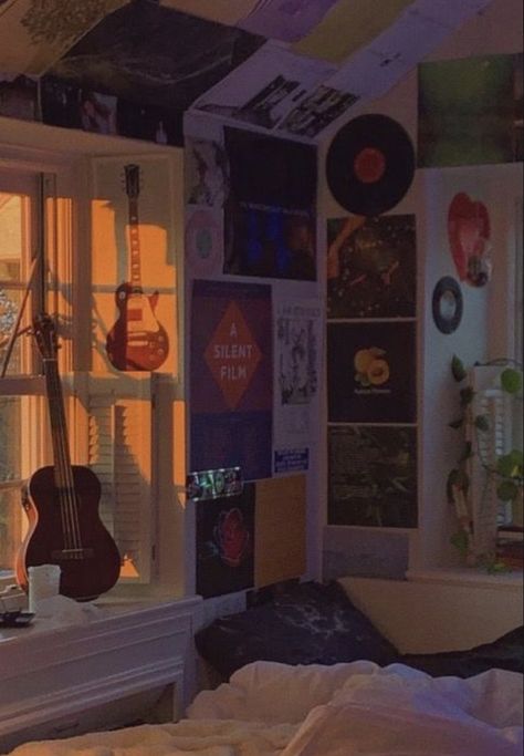 #guitar #music #musician #bedroom #bedroomideas #room #poster #alternative #aesthetic #plants #vinyl Musician Room, Farmhouse Living Room Lighting, Music Bedroom, Rustic Wood Projects, Boys Room Design, Aesthetic Room Ideas, Toddler Boys Room, Organisation Hacks, Retro Film