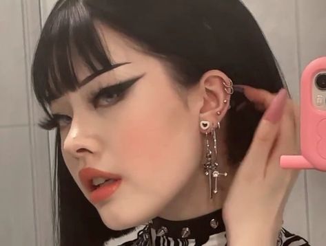 Grunge Black Hair, Pirsing Ideas, Goth Piercings, Black Hair Short, Goth Girl Aesthetic, E Girl Makeup, Makeup Dark, Earring Inspo, E Girl Aesthetic