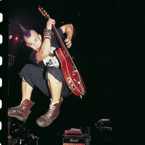 Rancid Hardcore Outfits, Tim Armstrong, Punk 90s, Leather Front Pocket Wallet, Punk Boy, Timeless Boots, Ska Punk, Punk Men, Tré Cool