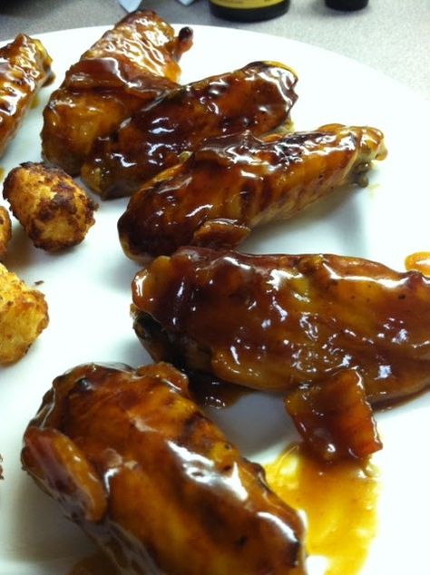 Bourbon Wings Recipe, Bourbon Chicken Wings, Chicken Wings Crockpot, Maple Chicken, Glazed Chicken Wings, Bacon Sauce, Wing Sauce Recipes, Chicken Wing Sauces, Bourbon Chicken