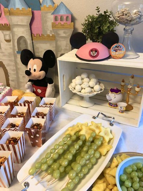 Disney World Birthday Party Food, Disney Movie Birthday Party, Disneyland Party Activities, Disney World Party Ideas, Disney World Party Food, Walt Disney Birthday Party Ideas, Disneyland Dessert Table, Disneyland Birthday Party Food, Disneyworld Theme Birthday Party