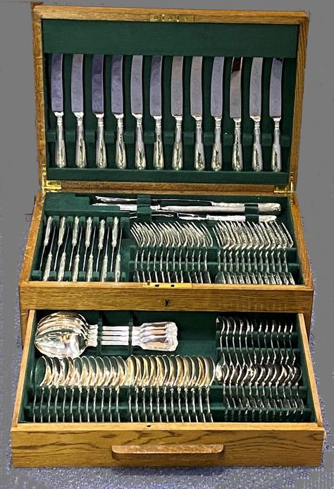 Why Buy Antique Silver Flatware/Cutlery? - William Walter Antiques Dinner Set Design, Luxury Cutlery, Spoons And Forks, Kitchen Box, Fine China Dinnerware, Silver Cutlery, Luxury Tableware, American Antiques, Antique Kitchen