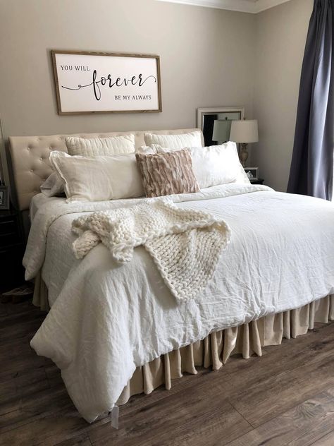 Boho Husband And Wife Bedroom, Bedroom For Newly Married Couple, Room Decor For Married Couples, Married Couple Room Ideas Aesthetic, Married Couple Bedroom Aesthetic, Small Room King Size Bed Ideas, King Size Bed In Small Room, Young Couple Bedroom, King Size Bed In Small Bedroom Ideas