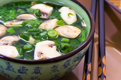 Healing Soup, Homemade Chicken Stock, Detox Soup, Asian Soup, Ginger Recipes, Low Sodium Chicken Broth, Onion Recipes, Spinach Leaves, Green Onion