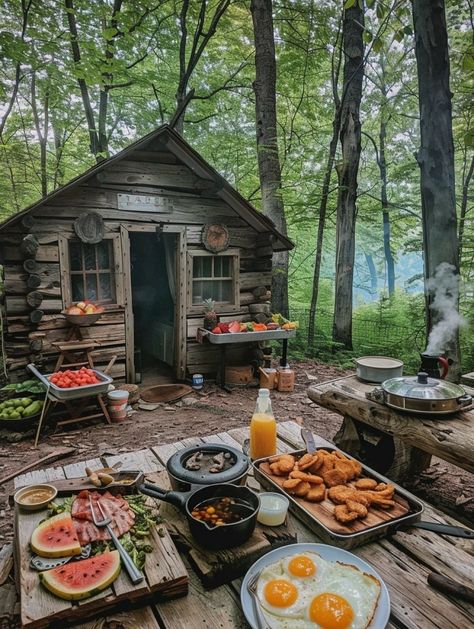 Earthen House, Hut In The Woods, Mountain Cabins, Cabin Aesthetic, Cabin Tiny House, Forest Cabin, Outdoor Eating, Cottage In The Woods, Beach House Design