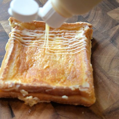 Milk Bread Sandwich Ideas, Milk Bread French Toast, Condensed Milk Toast, Milk Toast Old Fashion, Sweet Toast Ideas, Emmymade Recipes, Milk Toast Recipe, Amazing Deserts, Fancy Toast