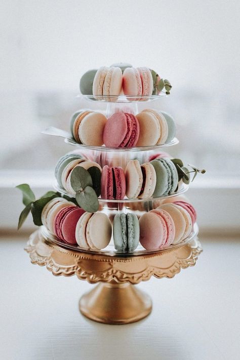 Macaroon Tower, Bridal Shower Decorations Elegant, Macaron Tower, Decorações Com Comidas, Vevey, Makanan Diet, Wedding Dessert Table, Tea Party Bridal Shower, Sweet Table