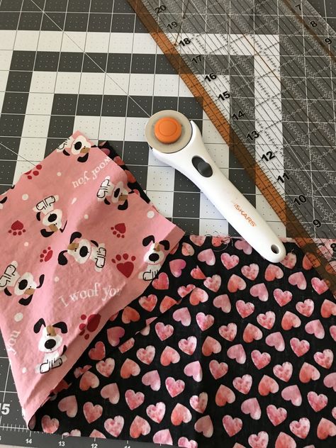 Dog Boutique Ideas, Dog Harness Pattern, Dog Bandana Pattern, Dog Sewing Patterns, Dogs Diy Projects, Diy Dog Collar, Diy Dog Toys, Bandana Pattern, Dog Bandanna