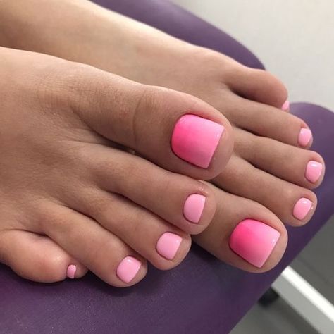 Pink Ombre Pedicure, Pedicure Vacation Toenails, Pedicure Ideas Pink Toenails, Summer Pedi 2023, Cute Spring Pedicure Ideas, Spring Pedicure 2023, May Pedicure Colors, Pedicure Spring 2023, Cute Summer Toenails