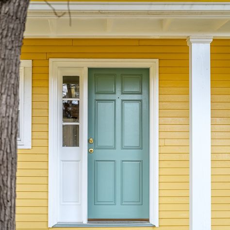 Front Door Color For Yellow House 💛💛💛 Yellow House Curb Appeal, Exterior Yellow Paint Colors For House, Yellow Home Exterior, Yellow Front Door Colors, Yellow Front Door, Yellow House Exterior, Yellow Front Doors, Yellow Paint Colors, Exterior Color Palette