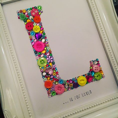 Letter Crafts For Adults, Bead Art On Canvas, Diy Alphabet Letters, Button Art On Canvas, Diy Valentine, Button Letters, Button Art Projects, Letter Garland, Cuadros Diy