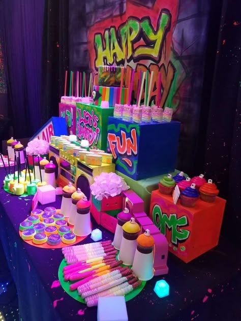 2000 Themed Party, Hip Hop Birthday Party, 90s Party Ideas, Graffiti Party, 80s Birthday Parties, Hip Hop Birthday, 2000s Party, 90s Theme Party, Glow Birthday Party