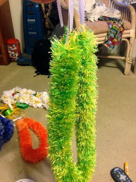 Our Lives Are An Open Blog : How to Make a One-Straw Lei How To Make Leis, Hawaii Crafts, Graduation Leis Diy, Candy Lei, Hawaiian Crafts, Ribbon Lei, Hawaiian Lei, Graduation Leis, Money Lei