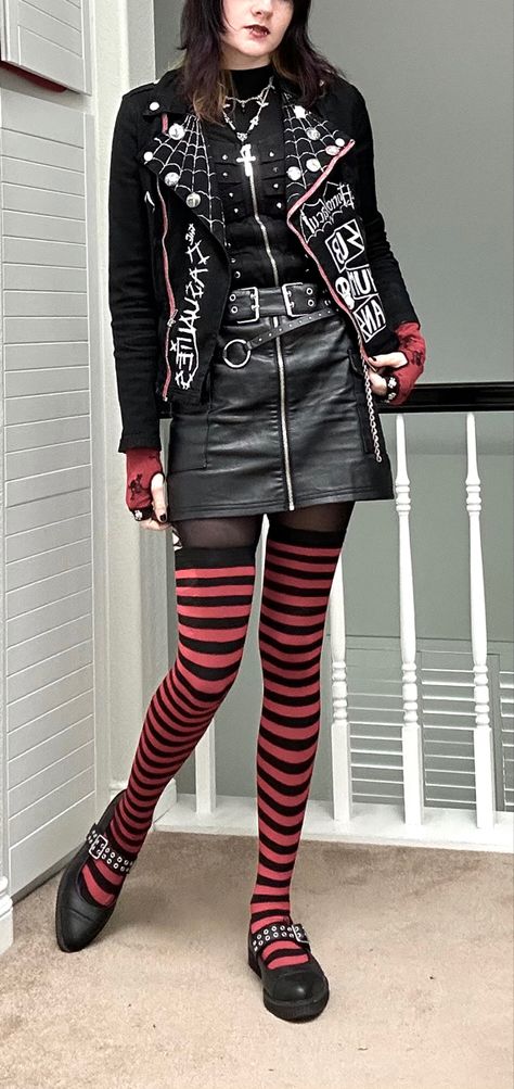 Black And Red Goth Outfit, Red Punk Aesthetic, Tripp Pants Outfit, Emo Winter Outfits, Goth Traditional, Red Goth Outfits, Punk Fashion Aesthetic, Punk Aesthetic Outfit, Colorful Goth